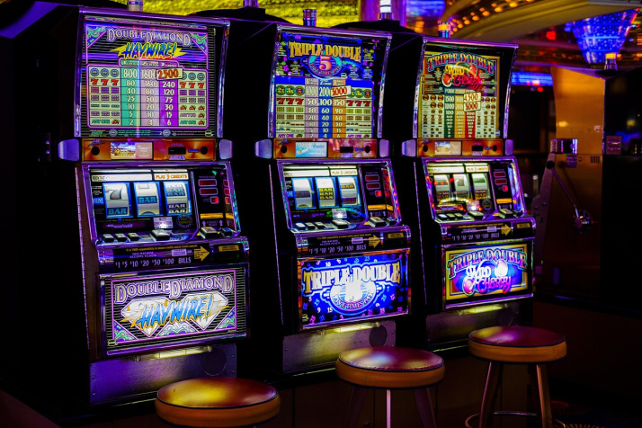 Avalon II MicroGaming fantasy online slot game casino reels
